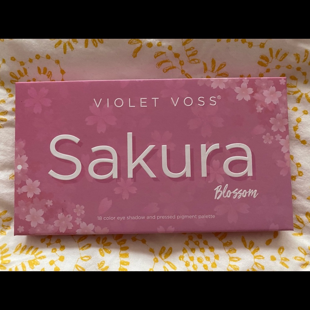 Eye shadow palette. NIB.